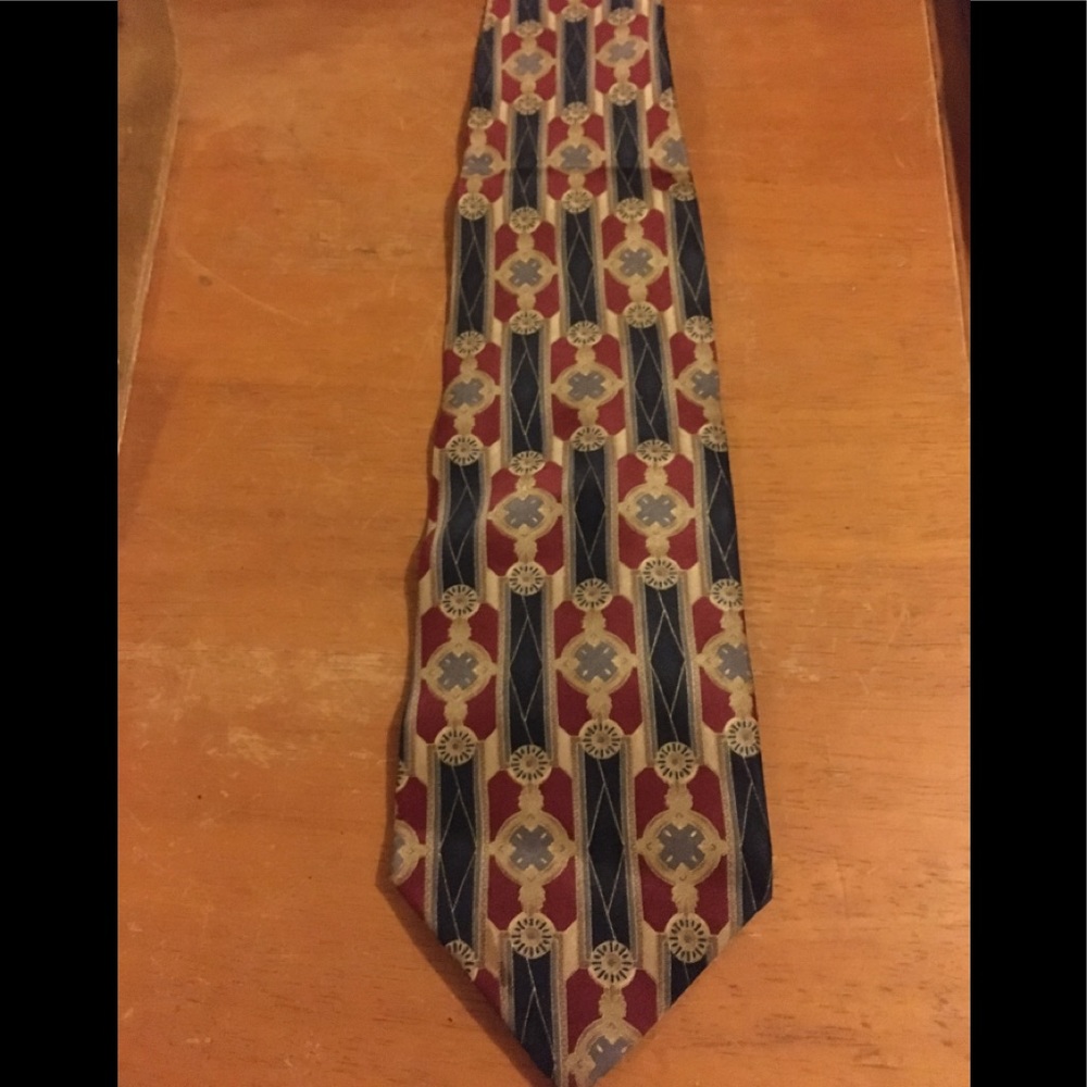 Bill Blass Tie. Beautiful Colors 100%Silk